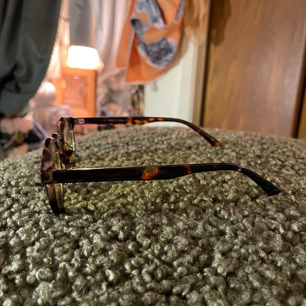 Tortoise Shell Sunglasses‎ - Picture 4 of 5